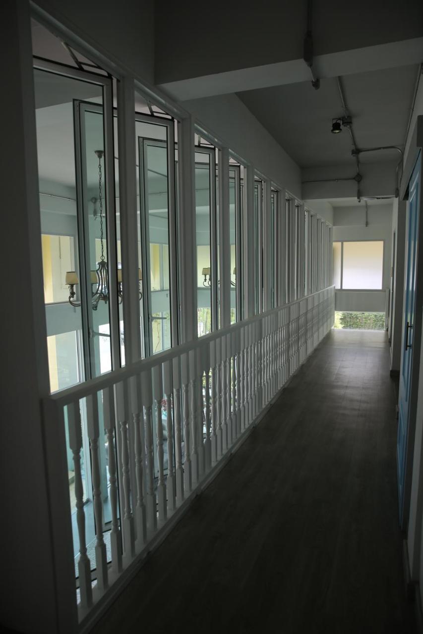 Latima Boutique Hostel Kanchanaburi by Eksteriør bilde